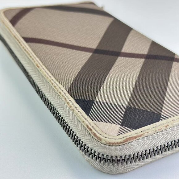 Burberry Signature Logo Wallet - Picture 4 of 7